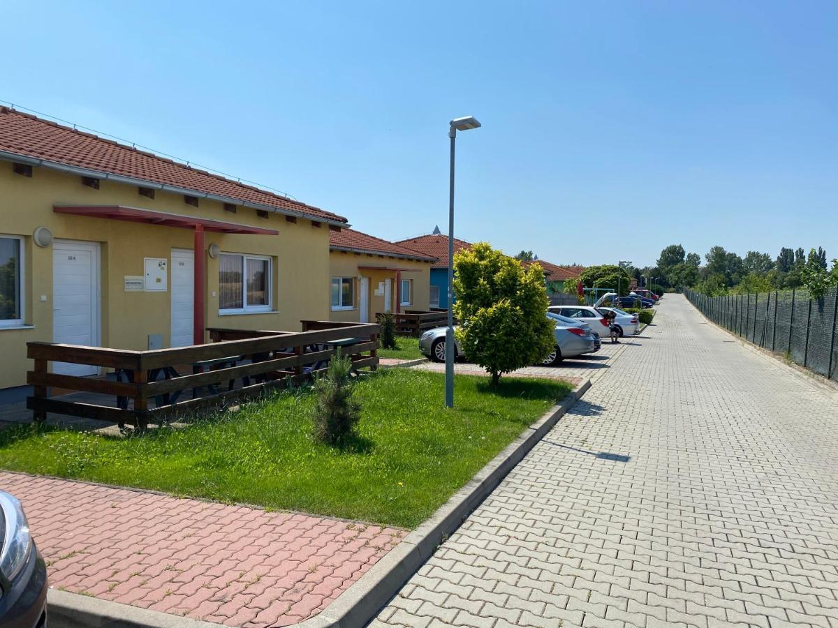Apartman Delfin Senec Exterior foto